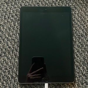COPY - iPad 7th generation Silver (read bio)